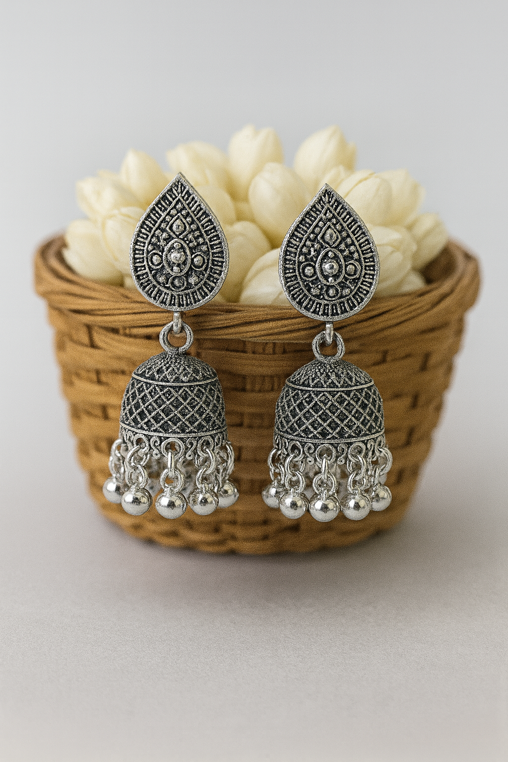 6 pairs of jhumka for her😘